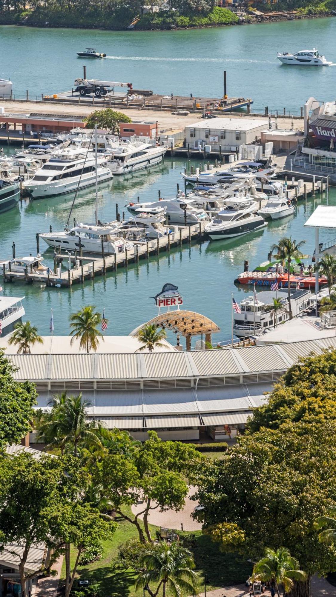2-bedr Downtown Bay Views Appartement *
